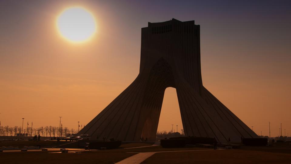 Üdvözlet a néhai Szulejmáni tábornoktól: Irán egy új, mindent látó rakétát vetett be az Egyesült Államok ellen.