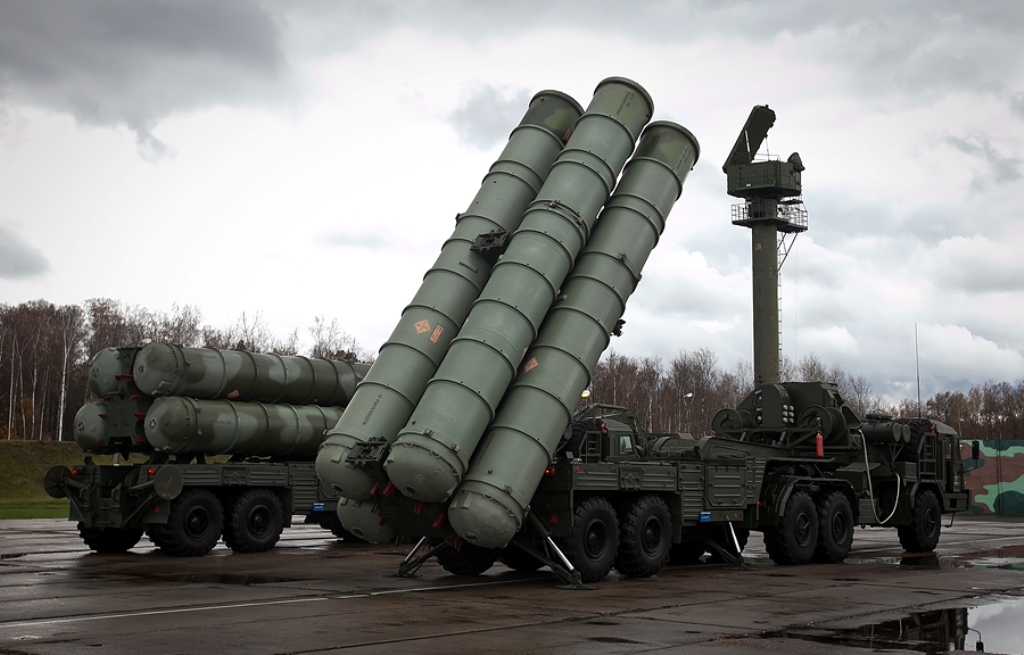 Ukrán drónok csapódtak be egy orosz S-400-as rendszerre V. Putyin gelendzsiki lakókomplexumának közelében (videó)