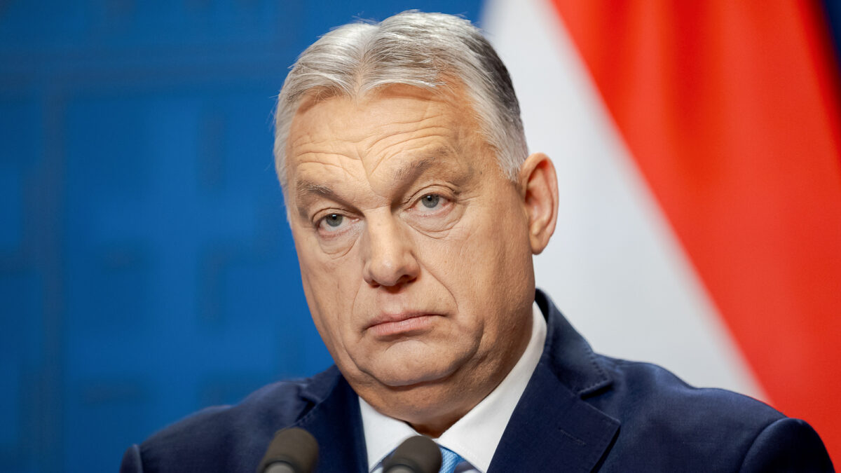 EZ CSAK A PÁVATÁNC RÉSZE…