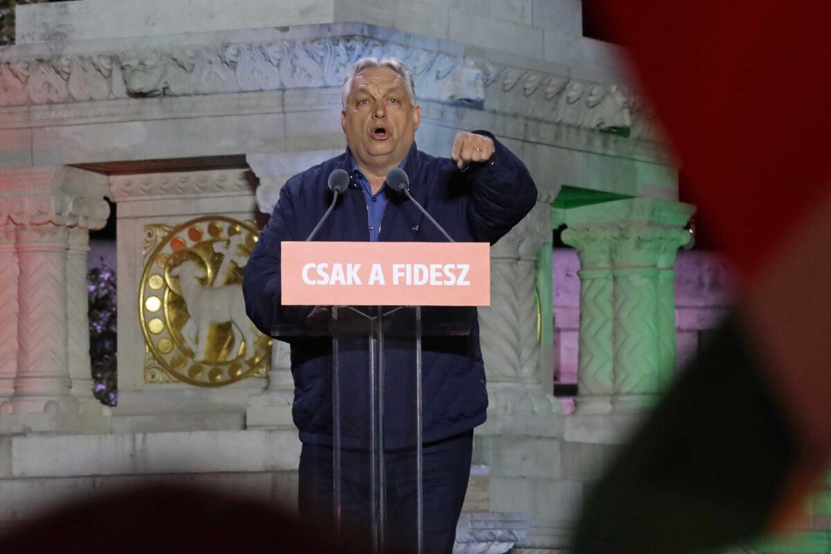 Csak a Fidesz! Fel, győzelemre! – hördült fel a vajda fél 12 – kor!