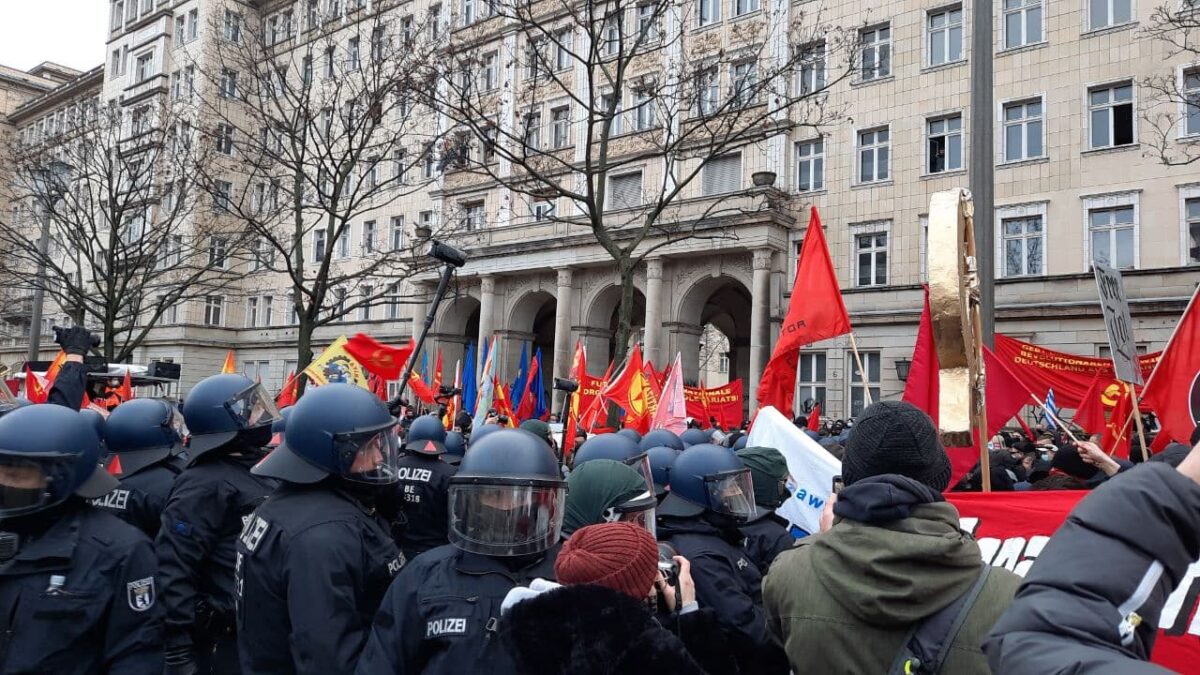 Kommunisták csaptak össze rohamrendőrökkel Berlinben