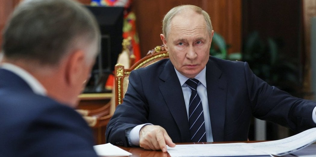 A FEKETE DOBOZOK FEDEZTÉK FEL AZ IJSZELÍTŐ IGAZSÁGOT! Moszkva megfejtette Kijev tervét: Putyin volt a célpont, a bizonyítékok Trump asztalára kerülnek 2026. január 2.